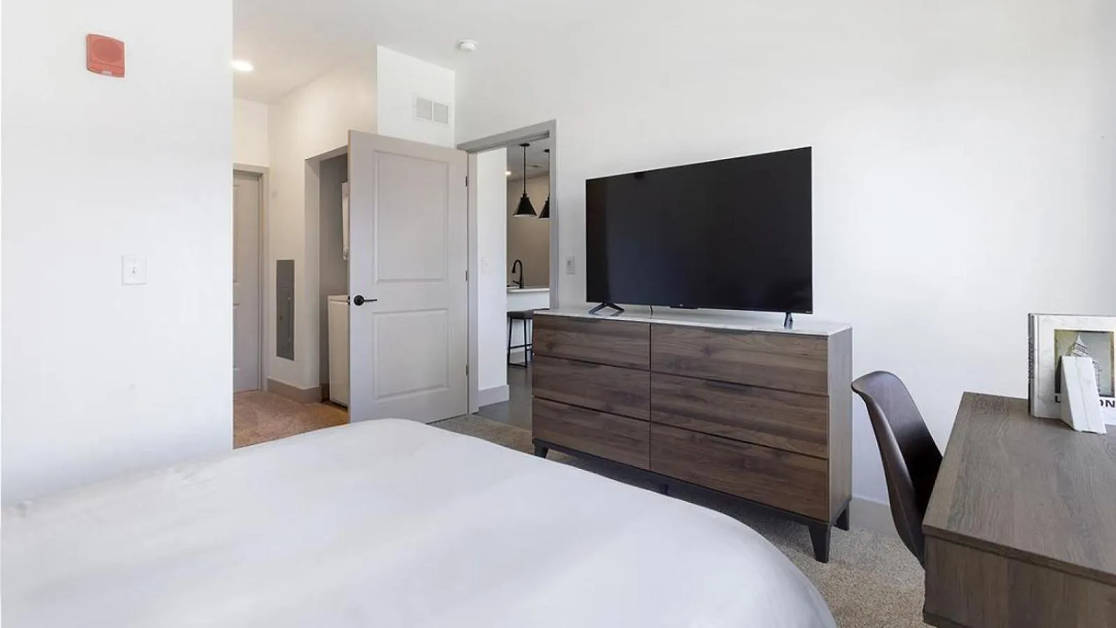 Landing Modern Apartment With Amazing Amenities Ричмонд